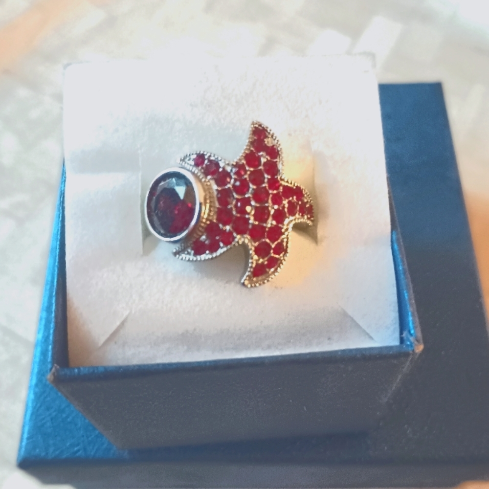 Red Garnet Starfish Ring Size 8 - NWOT